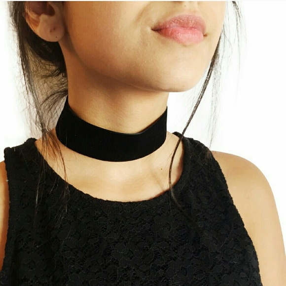 Black Velvet Choker - Picture 2 of 2